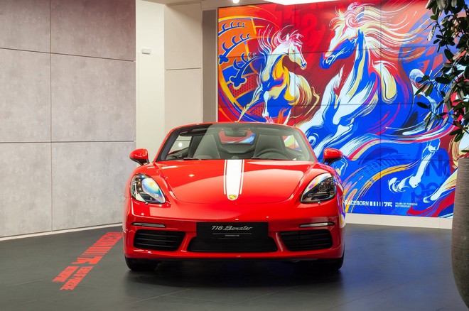 Si&ecirc;u mẫu Thanh Hằng tự tậu Porsche 718 Boxster l&agrave;m qu&agrave; sinh nhật, l&agrave; bản đặc biệt gi&aacute; kh&ocirc;ng dưới 5 tỷ đồng- Ảnh 3.
