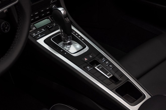 Si&ecirc;u mẫu Thanh Hằng tự tậu Porsche 718 Boxster l&agrave;m qu&agrave; sinh nhật, l&agrave; bản đặc biệt gi&aacute; kh&ocirc;ng dưới 5 tỷ đồng- Ảnh 6.