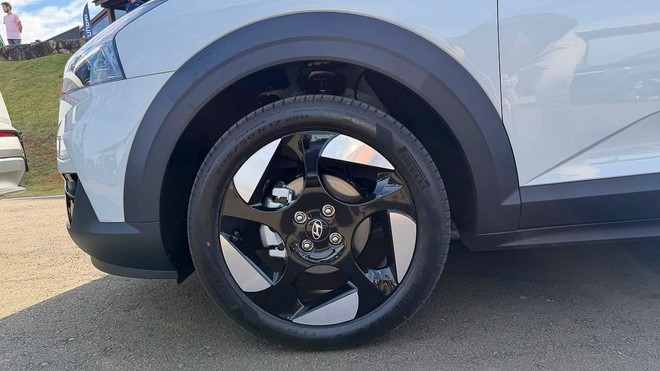 Hyundai i20 thế hệ mới ra mắt: Gi&aacute; từ gần 520 triệu đồng, d&agrave;i hơn Kia Sonet, thiết kế g&acirc;y ch&uacute; &yacute; - Ảnh 20.