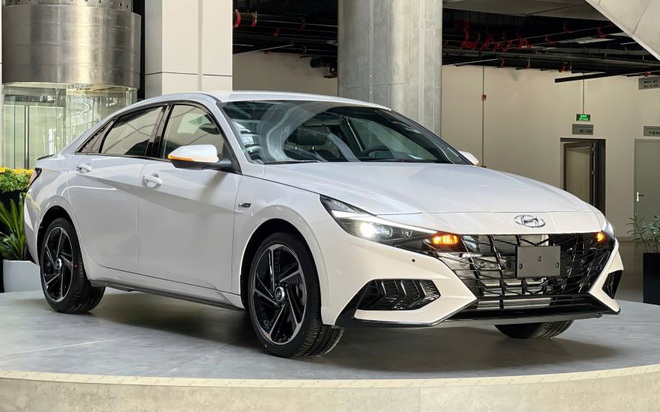 Sedan cỡ C dần đuối tại Việt Nam: Mazda3 rẻ nhất dưới 560 triệu đồng, K3 chỉ c&ograve;n 2 phi&ecirc;n bản khi Corolla Altis r&uacute;t khỏi thị trường - Ảnh 4.