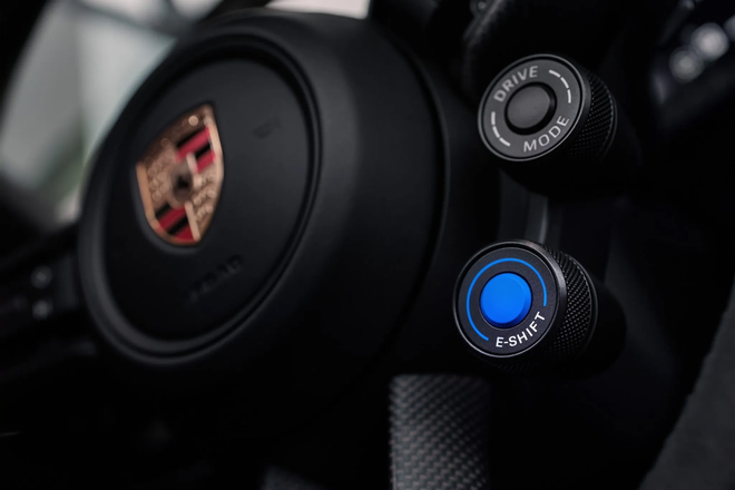 Porsche Taycan 2027 ra mắt: Dễ khiến dân chơi xiêu lòng với hộp số giả lập 8 cấp, bộ pin lớn hơn, AI thông minh hơn - Ảnh 3.