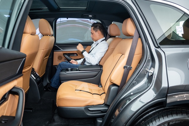Mazda CX-90 được 'nh&aacute; h&agrave;ng' th&ecirc;m th&ocirc;ng tin trước khi ra mắt Việt Nam: 2 cấu h&igrave;nh động cơ, 'ăn' xăng chỉ từ hơn 2,3L/100km ngang xe tay ga - Ảnh 7.