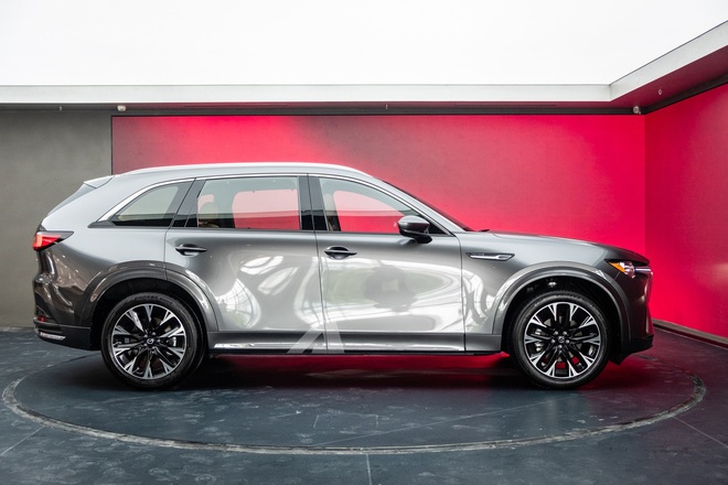 Mazda CX-90 được 'nh&aacute; h&agrave;ng' th&ecirc;m th&ocirc;ng tin trước khi ra mắt Việt Nam: 2 cấu h&igrave;nh động cơ, 'ăn' xăng chỉ từ hơn 2,3L/100km ngang xe tay ga - Ảnh 5.