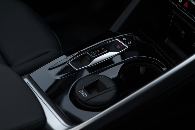 Audi Q5 2026 chốt gi&aacute; từ 2,849 tỷ đồng tại Việt Nam: 2 kiểu d&aacute;ng, nền tảng ho&agrave;n to&agrave;n mới, c&oacute; ADAS - Ảnh 24.
