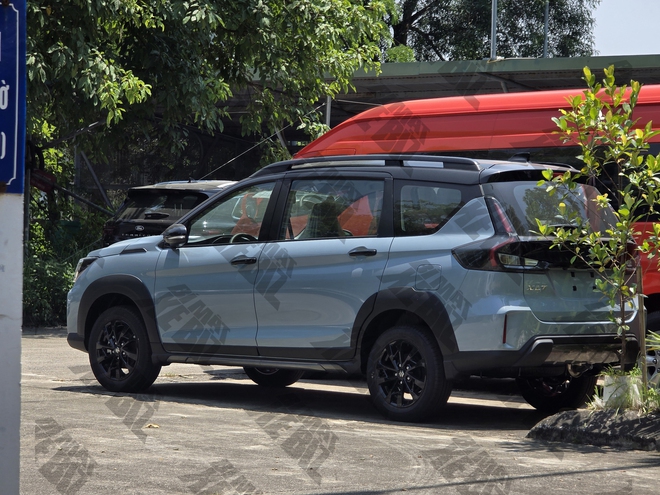 Suzuki XL7 bản lạ lộ diện tại Việt Nam: Mặt tản nhiệt lớn, m&acirc;m mới, &iacute;t nhất 2 phi&ecirc;n bản, chưa từng ra mắt to&agrave;n cầu- Ảnh 2.