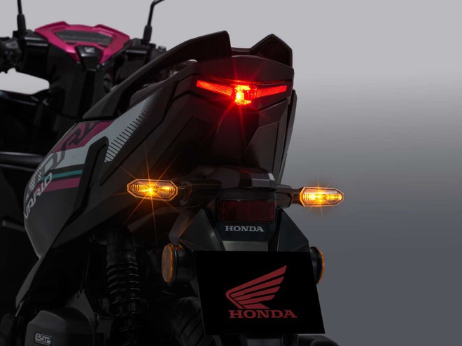 Honda Vario 2026 gi&aacute; quy đổi hơn 46 triệu đồng: Thiết kế trau chuốt hơn, LED mới sắc sảo, c&oacute; USB-C, gần giống bản vừa nhập tư về Việt Nam - Ảnh 5.