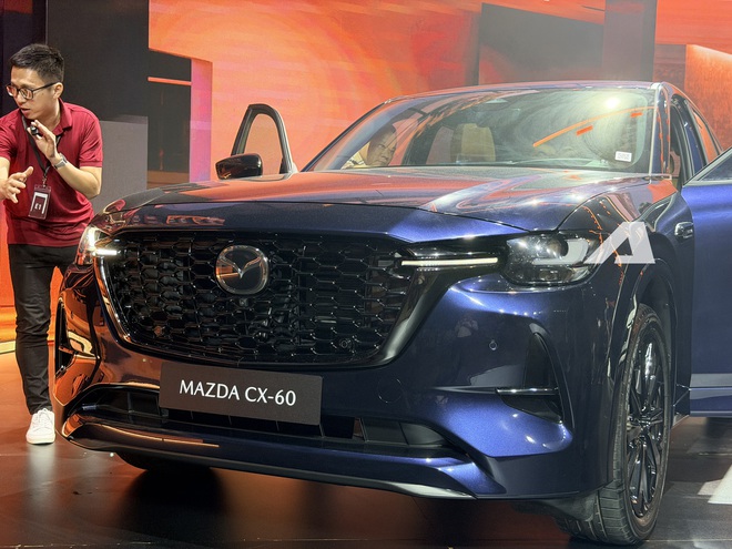 Mazda CX-60 gi&aacute; 1,699 tỷ đồng tại Việt Nam: Động cơ hybrid tự sạc, c&oacute; AWD, ngang cỡ GLC, X3 - Ảnh 2.