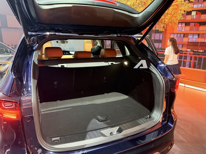 Mazda CX-60 gi&aacute; 1,699 tỷ đồng tại Việt Nam: Động cơ hybrid tự sạc, c&oacute; AWD, ngang cỡ GLC, X3 - Ảnh 5.