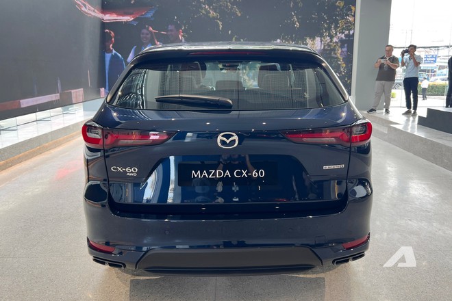 Mazda CX-60 gi&aacute; 1,699 tỷ đồng tại Việt Nam: Động cơ hybrid tự sạc, c&oacute; AWD, ngang cỡ GLC, X3 - Ảnh 4.