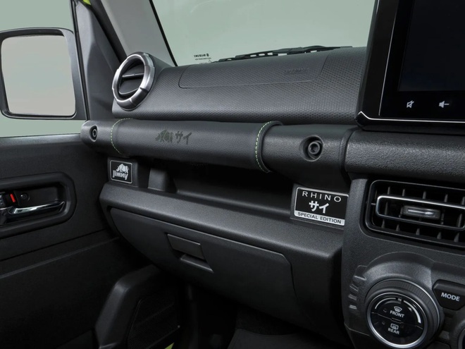 Suzuki Jimny c&oacute; bản mới xịn v&agrave; đắt cho d&acirc;n chơi: Gi&aacute; quy đổi từ 830 triệu đồng, nhiều phụ kiện d&atilde; ngoại, loa Pioneer cao cấp - Ảnh 10.