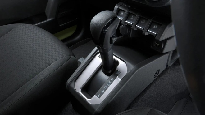 Suzuki Jimny c&oacute; bản mới xịn v&agrave; đắt cho d&acirc;n chơi: Gi&aacute; quy đổi từ 830 triệu đồng, nhiều phụ kiện d&atilde; ngoại, loa Pioneer cao cấp - Ảnh 11.