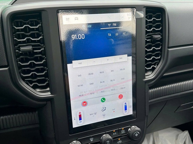 Ford Ranger bản rẻ nhất n&acirc;ng cấp tại Việt Nam: Gi&aacute; kh&ocirc;ng đổi, hộp số 10 cấp, m&agrave;n lớn, gương điện c&ugrave;ng nhiều điểm mới kh&aacute;c, tăng &aacute;p lực cho Hilux - Ảnh 5.