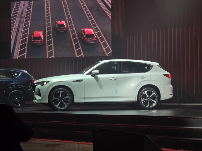 Chọn Mazda CX-60 vừa ra mắt hay tiết kiệm 30 triệu đồng lấy Skoda Kodiaq: Xe Nhật mạnh, xe &Acirc;u &lsquo;ăn&rsquo; ở c&ocirc;ng nghệ - Ảnh 1.