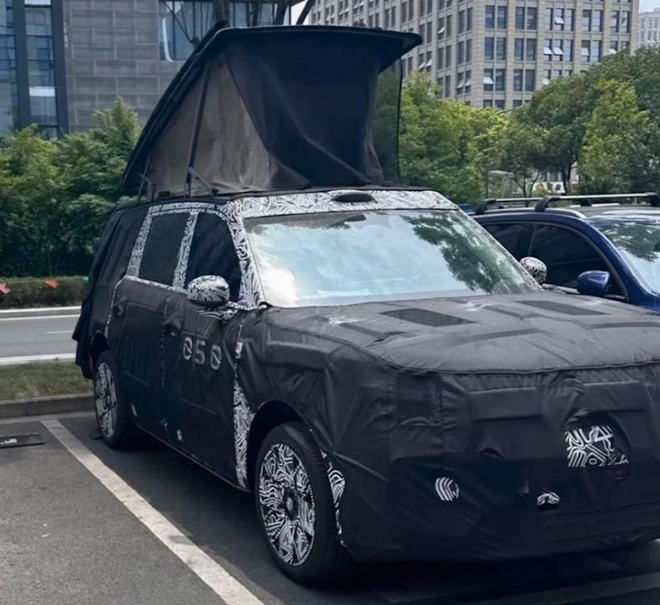 SUV cỡ lớn của Xiaomi lăn b&aacute;nh tr&ecirc;n phố: D&ugrave;ng động cơ EREV, lắp sẵn lều n&oacute;c, đối thủ mới của Mazda CX-90 lẫn Lynk & Co 900 - Ảnh 1.