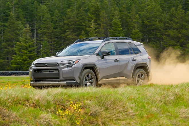 Ri&ecirc;ng số xe RAV4 &lsquo;ch&aacute;y h&agrave;ng&rsquo; đ&atilde; gần bằng lượng Toyota Việt Nam b&aacute;n cả năm! - Ảnh 3.