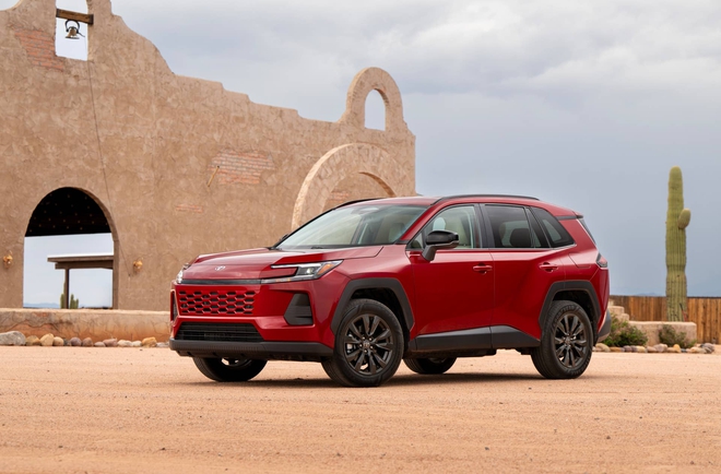 Ri&ecirc;ng số xe RAV4 &lsquo;ch&aacute;y h&agrave;ng&rsquo; đ&atilde; gần bằng lượng Toyota Việt Nam b&aacute;n cả năm! - Ảnh 4.