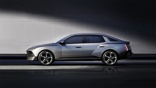 Hyundai Elantra đời mới ra mắt: Thiết kế dễ g&acirc;y tranh c&atilde;i, nội thất g&acirc;y &lsquo;wow&rsquo; với m&agrave;n khủng, t&iacute;ch hợp AI, n&acirc;ng cấp ADAS cạnh tranh Civic, Mazda3 - Ảnh 3.