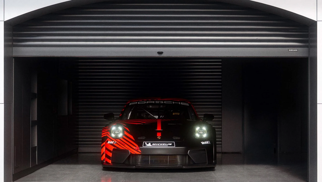 Porsche 911 GT4 R tr&igrave;nh l&agrave;ng: M&aacute;y 4.0L mạnh hơn 510 m&atilde; lực, đồ chơi cho d&acirc;n nghiện đua xe, gi&aacute; quy đổi gần 10 tỷ đồng - Ảnh 2.