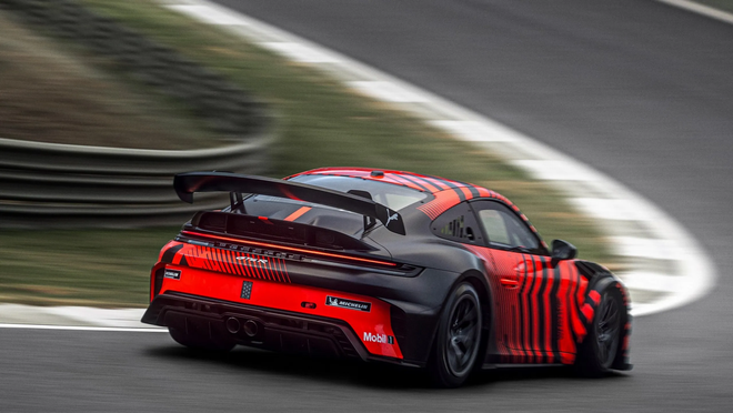 Porsche 911 GT4 R tr&igrave;nh l&agrave;ng: M&aacute;y 4.0L mạnh hơn 510 m&atilde; lực, đồ chơi cho d&acirc;n nghiện đua xe, gi&aacute; quy đổi gần 10 tỷ đồng - Ảnh 3.