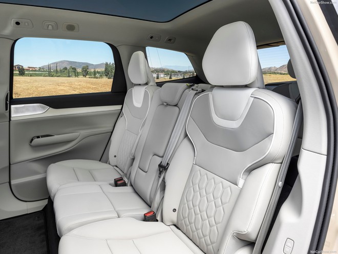 Bộ đ&ocirc;i Volvo EX90 v&agrave; ES90 sắp về VN: Dự kiến ra mắt cuối năm, sạc đầy đi 700 km, m&agrave;n h&igrave;nh trung t&acirc;m 14,5 inch - Ảnh 5.