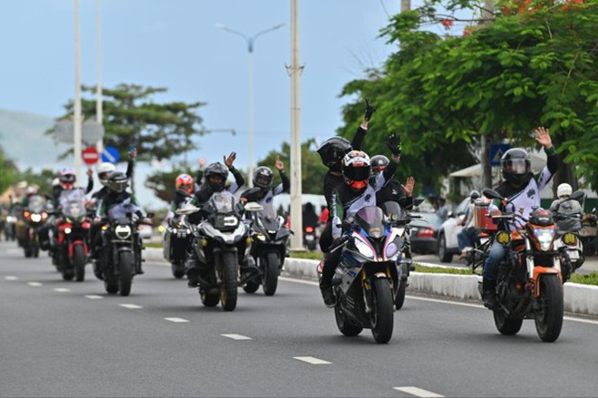 Hơn 1.500 m&ocirc; t&ocirc; ph&acirc;n khối lớn diễu h&agrave;nh tại Nha Trang- Ảnh 10.