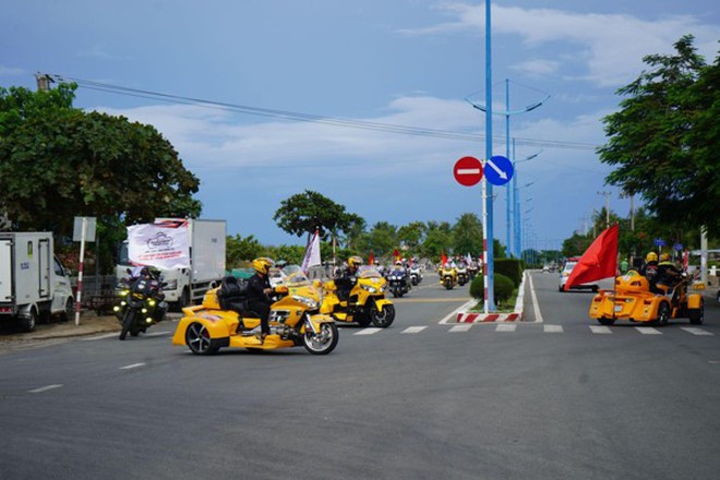 Hơn 1.500 m&ocirc; t&ocirc; ph&acirc;n khối lớn diễu h&agrave;nh tại Nha Trang- Ảnh 11.