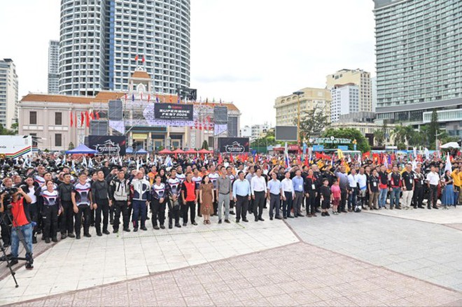 Hơn 1.500 m&ocirc; t&ocirc; ph&acirc;n khối lớn diễu h&agrave;nh tại Nha Trang- Ảnh 3.