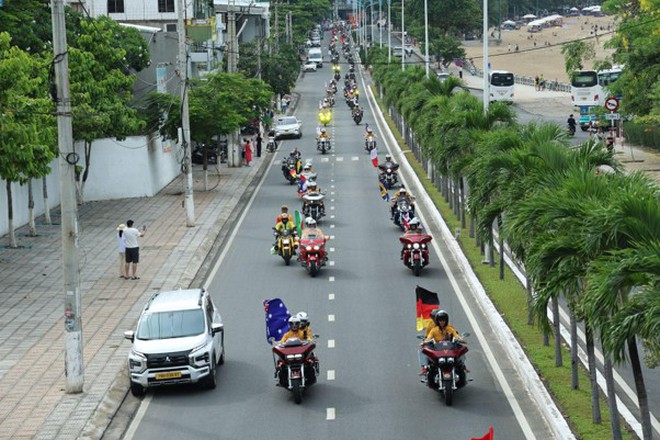 Hơn 1.500 m&ocirc; t&ocirc; ph&acirc;n khối lớn diễu h&agrave;nh tại Nha Trang- Ảnh 6.