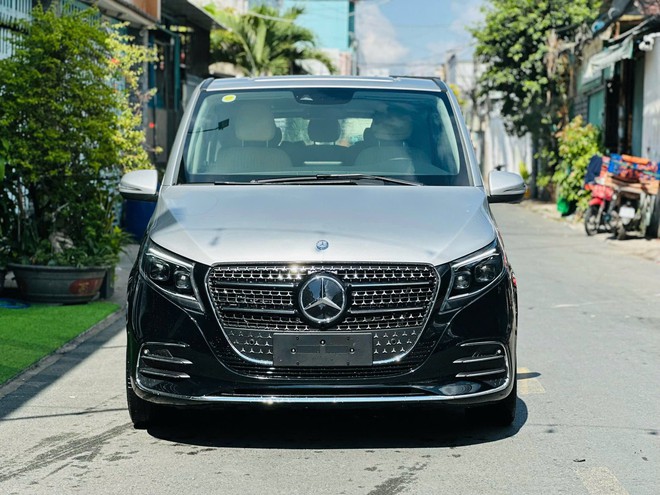 Bỏ 900 triệu đồng mua chiếc Mercedes-Benz n&agrave;y, người ngo&agrave;i tưởng đi xe 4 tỷ: Ghế h&agrave;ng hai dạng thương gia, m&aacute;y dầu 163 m&atilde; lực- Ảnh 3.