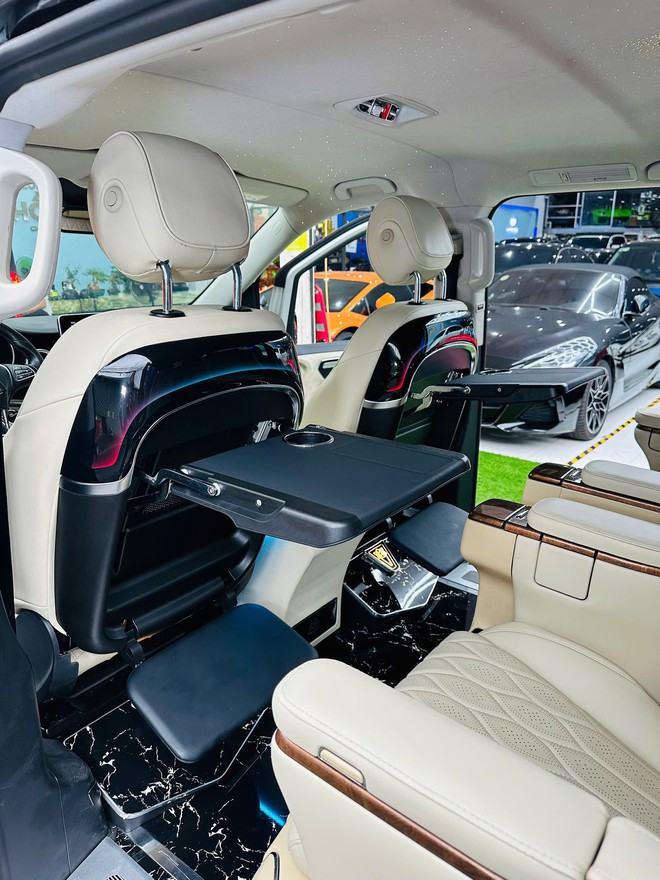 Bỏ 900 triệu đồng mua chiếc Mercedes-Benz n&agrave;y, người ngo&agrave;i tưởng đi xe 4 tỷ: Ghế h&agrave;ng hai dạng thương gia, m&aacute;y dầu 163 m&atilde; lực- Ảnh 8.