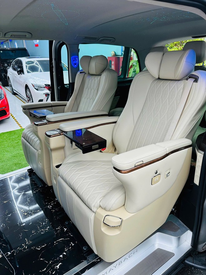 Bỏ 900 triệu đồng mua chiếc Mercedes-Benz n&agrave;y, người ngo&agrave;i tưởng đi xe 4 tỷ: Ghế h&agrave;ng hai dạng thương gia, m&aacute;y dầu 163 m&atilde; lực- Ảnh 7.