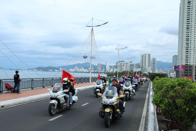 Hơn 1.500 m&ocirc; t&ocirc; ph&acirc;n khối lớn diễu h&agrave;nh tại Nha Trang- Ảnh 9.