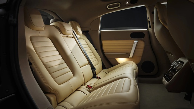 Đ&atilde; c&oacute; người Việt đầu ti&ecirc;n xuống tiền chốt đơn Ferrari Luce, d&acirc;n t&igrave;nh thi nhau 'l&ugrave;ng sục' danh t&iacute;nh vị đại gia b&iacute; ẩn- Ảnh 4.