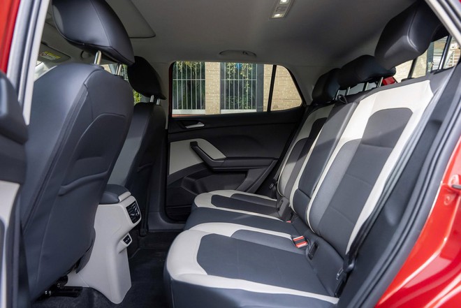 Chiếc Volkswagen T-Cross n&agrave;y c&ograve;n nửa gi&aacute; so với ni&ecirc;m yết mới: Gi&aacute; rao 659 triệu đồng, chung gầm Kushaq, người b&aacute;n khẳng định &lsquo;kh&ocirc;ng c&oacute; chiếc thứ hai&rsquo; - Ảnh 8.