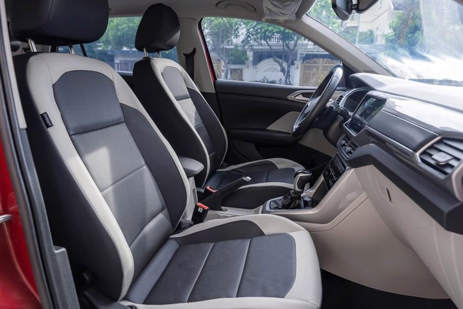 Chiếc Volkswagen T-Cross n&agrave;y c&ograve;n nửa gi&aacute; so với ni&ecirc;m yết mới: Gi&aacute; rao 659 triệu đồng, chung gầm Kushaq, người b&aacute;n khẳng định &lsquo;kh&ocirc;ng c&oacute; chiếc thứ hai&rsquo; - Ảnh 7.