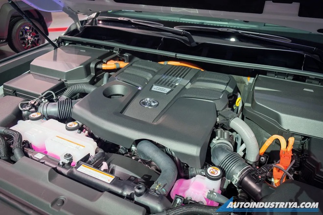 Toyota Land Cruiser Hybrid ra mắt ĐN&Aacute;: Chốt gi&aacute; gần 3 tỷ, vẫn d&ugrave;ng m&aacute;y V6 3.5L, dễ 'ch&aacute;y h&agrave;ng' khi về Việt Nam- Ảnh 5.