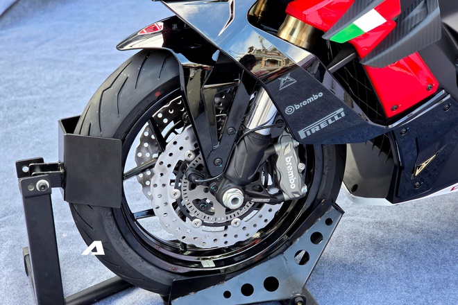'Si&ecirc;u phẩm' m&ocirc; t&ocirc; Italjet Dragster 700 mở b&aacute;n tại Việt Nam: Gi&aacute; gần bằng VF 5, c&oacute; sẵn camera h&agrave;nh tr&igrave;nh trước sau, hệ thống treo lấy cảm hứng từ MotoGP- Ảnh 10.