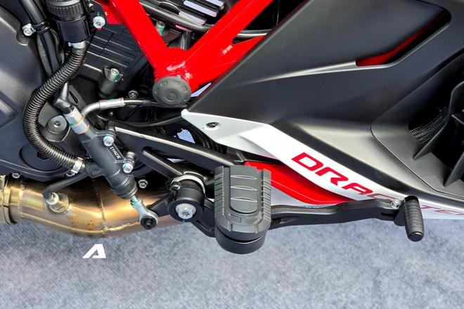 'Si&ecirc;u phẩm' m&ocirc; t&ocirc; Italjet Dragster 700 mở b&aacute;n tại Việt Nam: Gi&aacute; gần bằng VF 5, c&oacute; sẵn camera h&agrave;nh tr&igrave;nh trước sau, hệ thống treo lấy cảm hứng từ MotoGP- Ảnh 17.