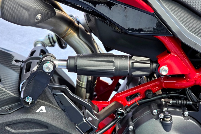 'Si&ecirc;u phẩm' m&ocirc; t&ocirc; Italjet Dragster 700 mở b&aacute;n tại Việt Nam: Gi&aacute; gần bằng VF 5, c&oacute; sẵn camera h&agrave;nh tr&igrave;nh trước sau, hệ thống treo lấy cảm hứng từ MotoGP- Ảnh 3.