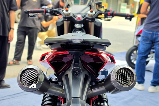 'Si&ecirc;u phẩm' m&ocirc; t&ocirc; Italjet Dragster 700 mở b&aacute;n tại Việt Nam: Gi&aacute; gần bằng VF 5, c&oacute; sẵn camera h&agrave;nh tr&igrave;nh trước sau, hệ thống treo lấy cảm hứng từ MotoGP- Ảnh 20.