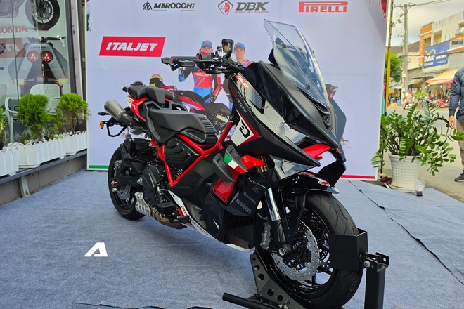 'Si&ecirc;u phẩm' m&ocirc; t&ocirc; Italjet Dragster 700 mở b&aacute;n tại Việt Nam: Gi&aacute; gần bằng VF 5, c&oacute; sẵn camera h&agrave;nh tr&igrave;nh trước sau, hệ thống treo lấy cảm hứng từ MotoGP- Ảnh 7.