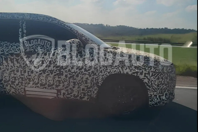 Toyota thử nghiệm xe b&aacute;n tải mới: Đ&uacute;ng nghĩa b&aacute;n tải đi c&agrave; ph&ecirc;, d&ugrave;ng nền tảng giống Corolla Cross, dự kiến ra mắt đầu năm 2027- Ảnh 1.