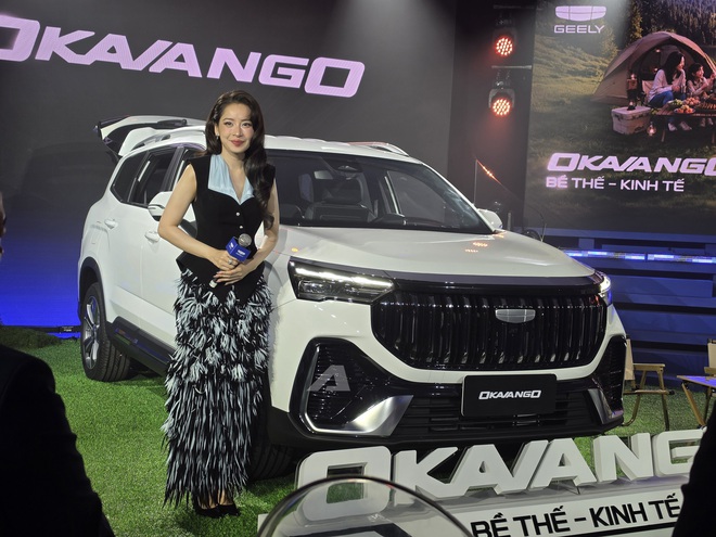 Geely Okavango chốt gi&aacute; từ 739 triệu tại Việt Nam: M&agrave;n h&igrave;nh 14,6inch, rộng hơn Santa Fe nhưng rẻ hơn Corolla Cross- Ảnh 5.