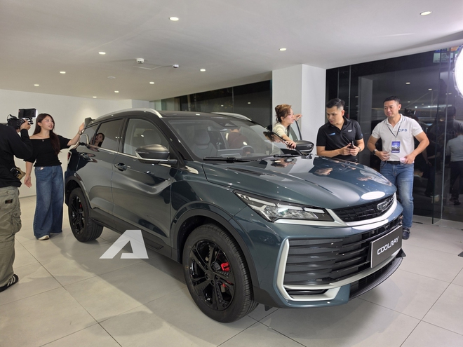 Geely Coolray 2026 ra mắt Việt Nam: Gi&aacute; từ 499 triệu đồng, thiết kế tối giản, m&agrave;n h&igrave;nh lớn hơn, vẫn c&oacute; ADAS cạnh tranh Creta, Seltos- Ảnh 1.