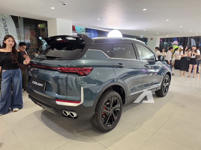 Geely Coolray 2026 ra mắt Việt Nam: Gi&aacute; từ 499 triệu đồng, thiết kế tối giản, m&agrave;n h&igrave;nh lớn hơn, vẫn c&oacute; ADAS cạnh tranh Creta, Seltos- Ảnh 2.