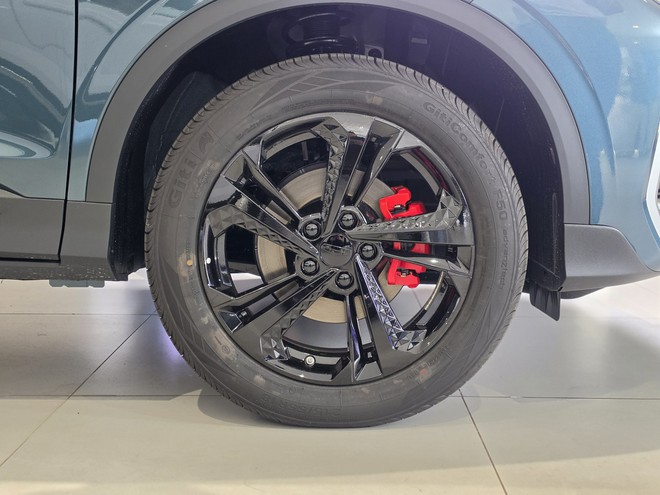 Geely Coolray 2026 ra mắt Việt Nam: Gi&aacute; từ 499 triệu đồng, thiết kế tối giản, m&agrave;n h&igrave;nh lớn hơn, vẫn c&oacute; ADAS cạnh tranh Creta, Seltos- Ảnh 6.