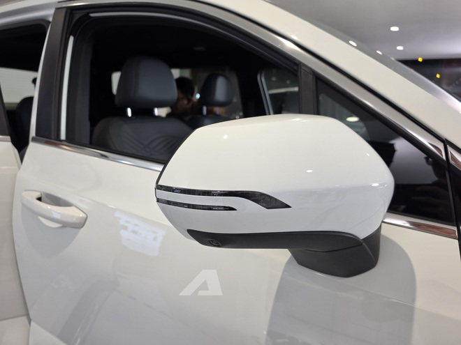 Geely Okavango chốt gi&aacute; từ 739 triệu tại Việt Nam: M&agrave;n h&igrave;nh 14,6inch, rộng hơn Santa Fe nhưng rẻ hơn Corolla Cross- Ảnh 9.