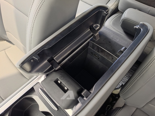 Geely Okavango chốt gi&aacute; từ 739 triệu tại Việt Nam: M&agrave;n h&igrave;nh 14,6inch, rộng hơn Santa Fe nhưng rẻ hơn Corolla Cross- Ảnh 12.