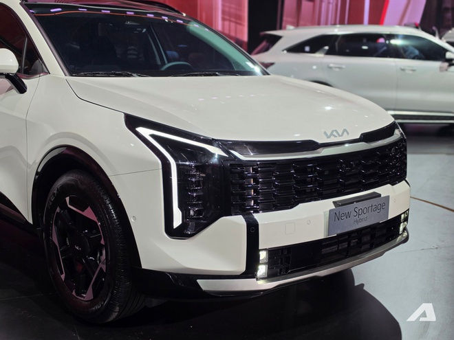 Sờ tận tay Kia Sportage 2026 vừa xuất hiện tại Việt Nam: Thiết kế long lanh, bắt mắt hơn, động cơ hybrid cạnh tranh CR-V- Ảnh 2. Sờ tận tay Kia Sportage 2026 vừa xuất hiện tại Việt Nam: Thiết kế long lanh, bắt mắt hơn, động cơ hybrid cạnh tranh CR-V- Ảnh 2.