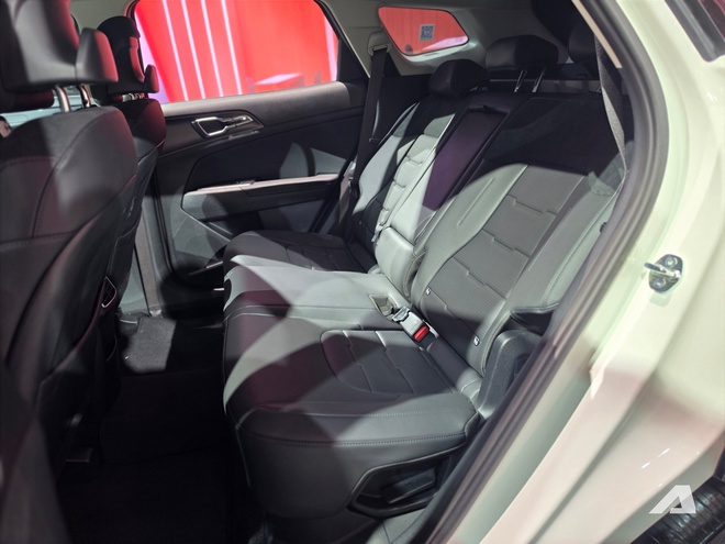 Sờ tận tay Kia Sportage 2026 vừa xuất hiện tại Việt Nam: Thiết kế long lanh, bắt mắt hơn, động cơ hybrid cạnh tranh CR-V- Ảnh 11. Sờ tận tay Kia Sportage 2026 vừa xuất hiện tại Việt Nam: Thiết kế long lanh, bắt mắt hơn, động cơ hybrid cạnh tranh CR-V- Ảnh 11.